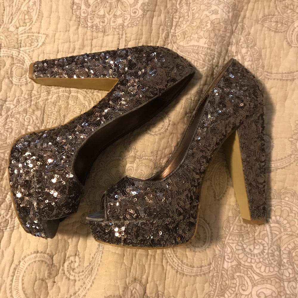 Steve Madden pumps